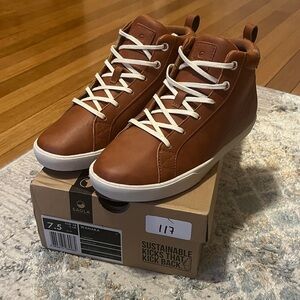 SAOLA Wanaka Vegan Boots Sneakers Size 7.5